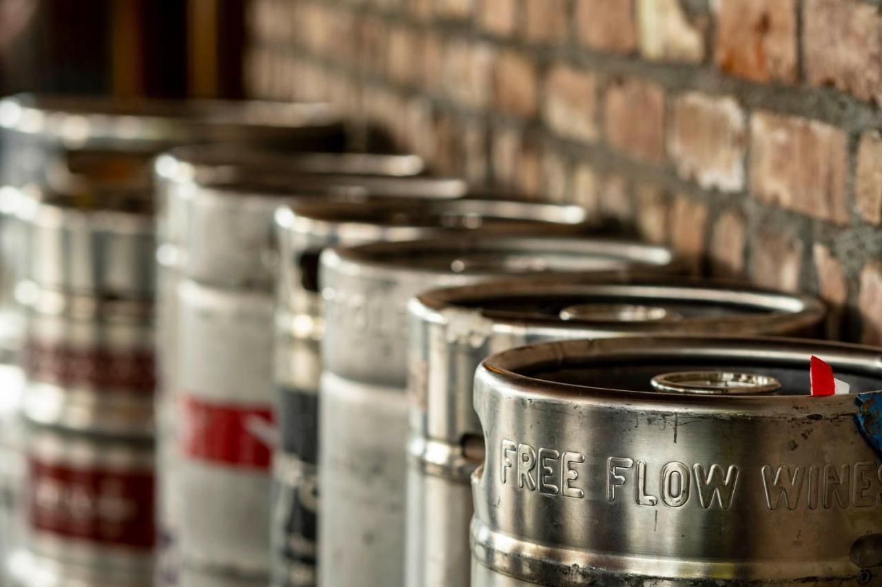 Ski Inn Taphouse Hotel Sisters Ngoại thất bức ảnh
